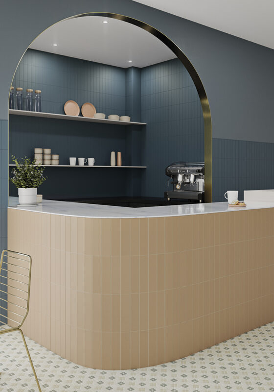 Dosseret de cuisine : une des tendances 2024, la céramique bleue