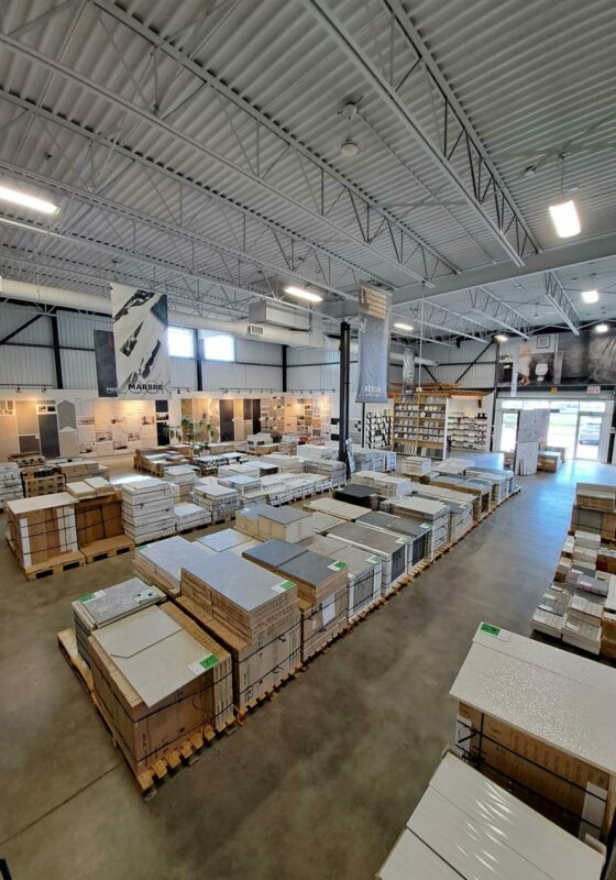 Magasin et entrepôt de céramique à Saint-Jérôme