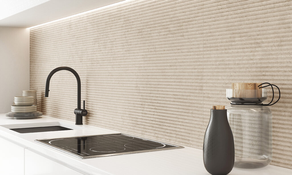 Coverings 2025 : la tendance travertin cannelé