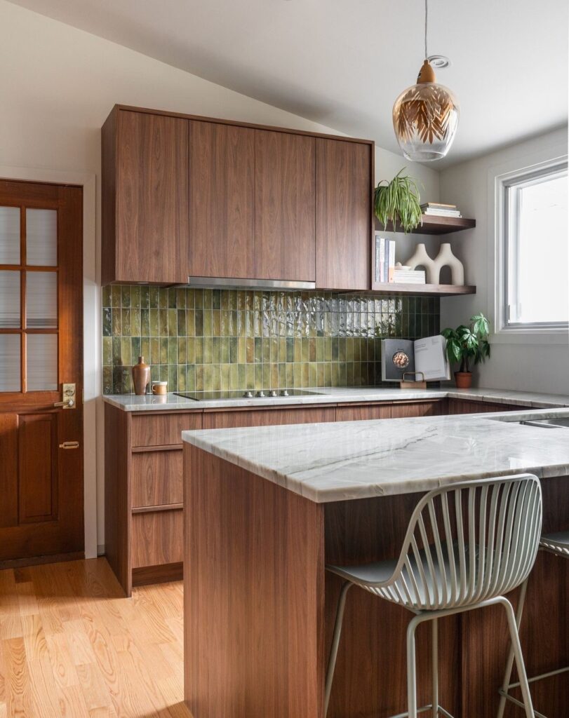 On adore le style mid-century de cette cuisine